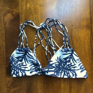 Mikoh top Banyans in monstera